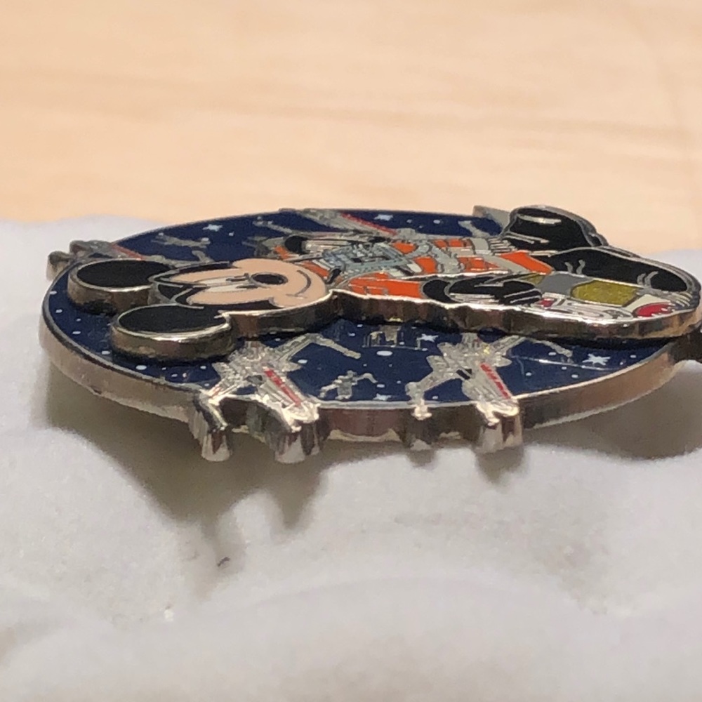Rare Mickey Luke Skywalker in space 2007 Disney Pin, NEW - Picture 3 of 4